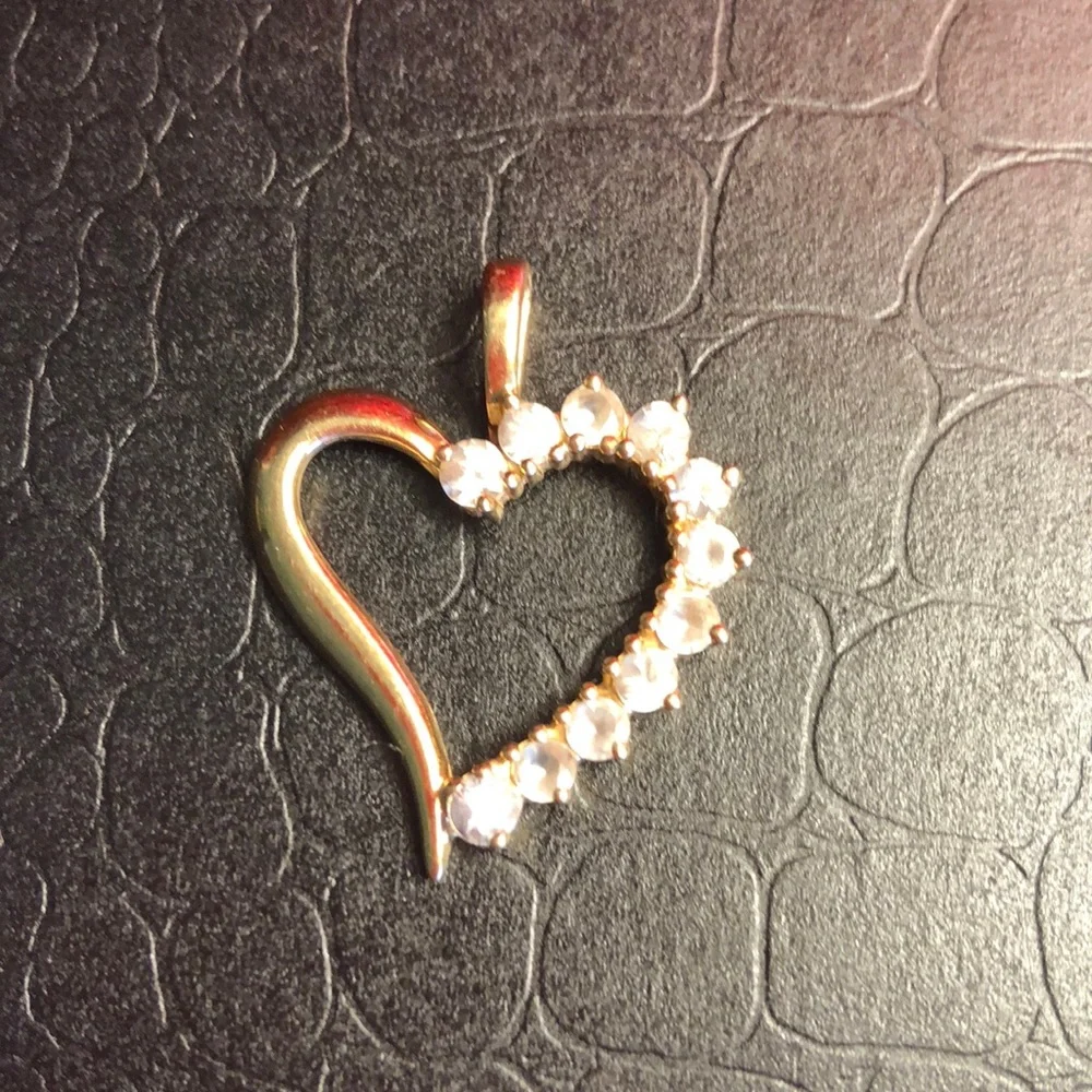 Flash sale🌺🌼Beautiful 14k gold white sapphire heart pendant - Picture 1 of 6